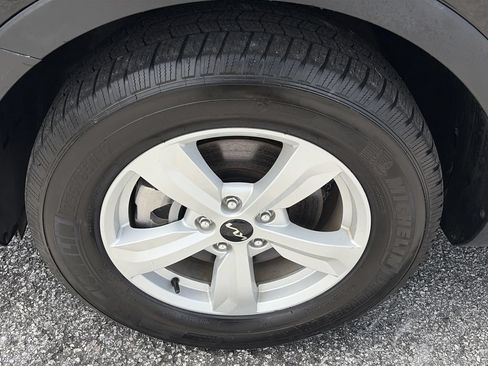 Used 2025 Kia Sorento LX FWD image 32
