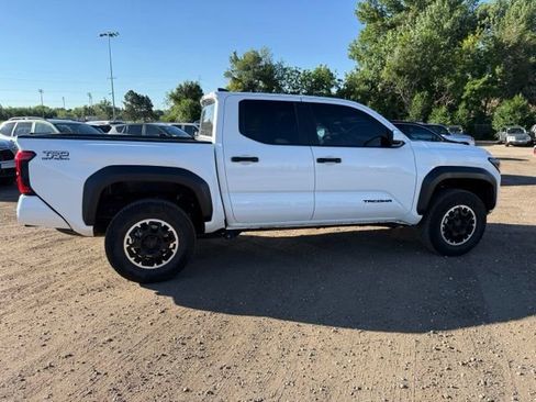 Used 2025 Toyota Tacoma TRD Off-Road AWD/4WD image 6