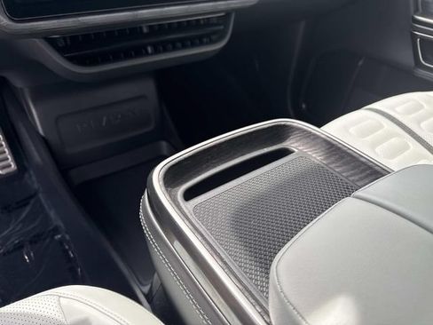 Used 2023 Rivian R1S Adventure AWD/4WD image 25