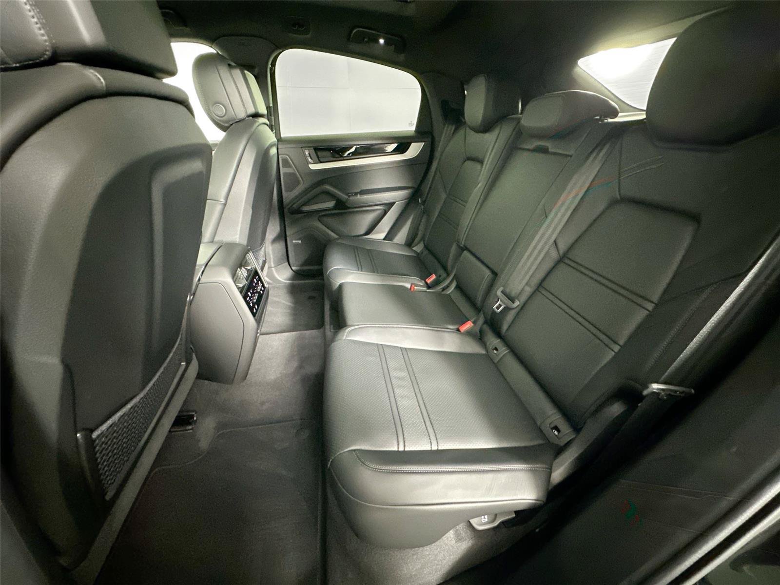 Certified 2025 Porsche Cayenne S AWD/4WD image 26
