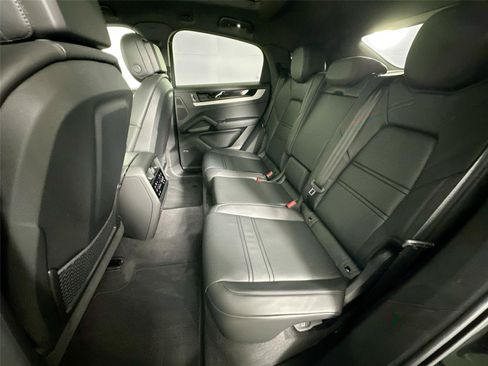Certified 2025 Porsche Cayenne S AWD/4WD image 26