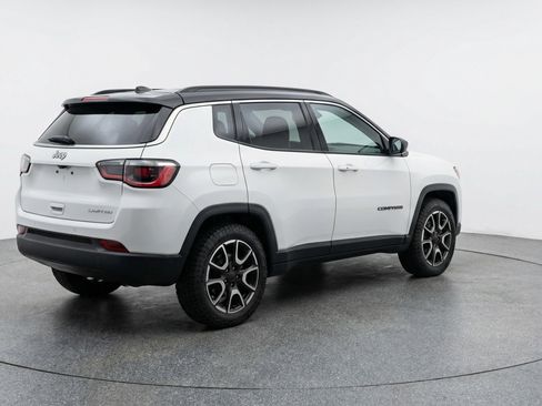 Used 2025 Jeep Compass Trailhawk AWD/4WD image 9