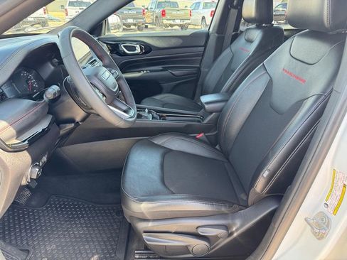 Used 2025 Jeep Compass Trailhawk AWD/4WD image 6