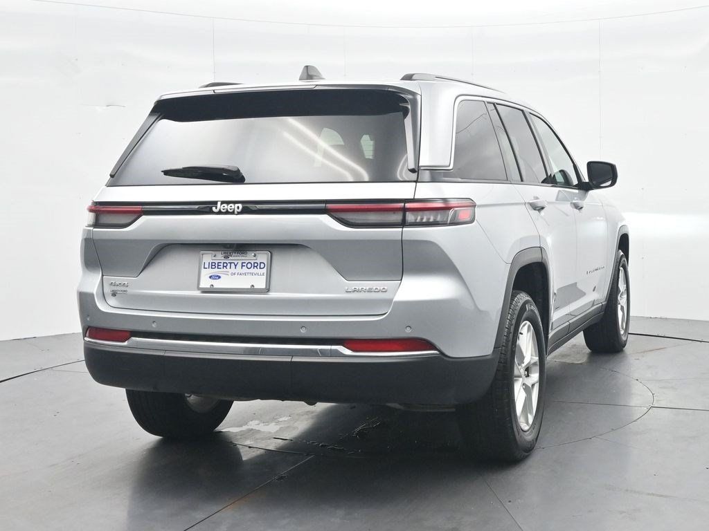Used 2025 Jeep Grand Cherokee Laredo X AWD/4WD image 6