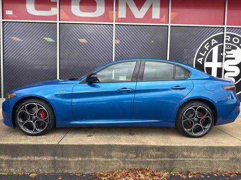 New 2025 Alfa Romeo Giulia AWD w/ Veloce Package AWD image 8