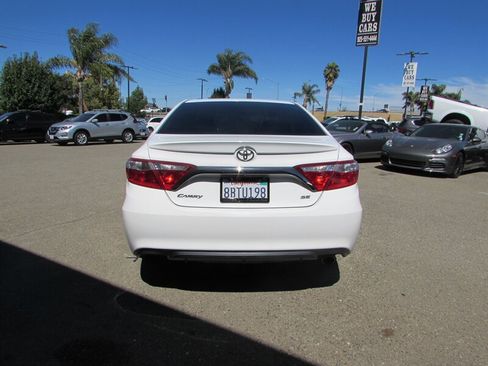 Used 2015 Toyota Camry SE FWD image 7