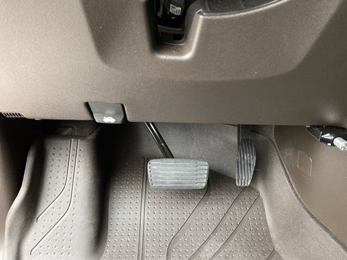 Used 2019 Chevrolet Silverado 1500 RST image 28