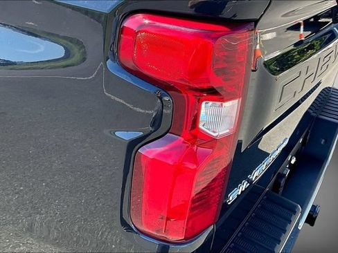 Used 2023 Chevrolet Silverado 1500 LT AWD/4WD image 30