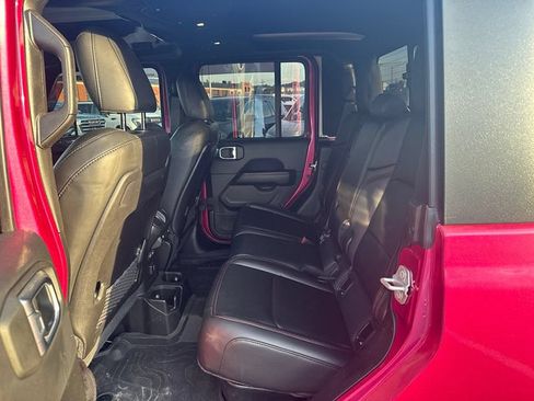 Used 2024 Jeep Gladiator Rubicon w/ Technology Group AWD/4WD image 18