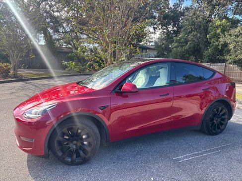 Used 2023 Tesla Model Y Long Range image 3