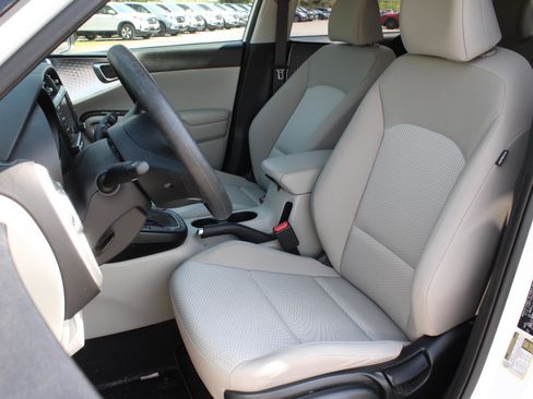 Used 2023 Kia Soul LX w/ LX Technology Package FWD image 16