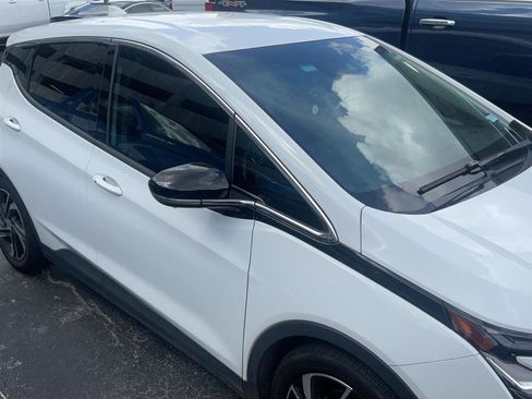 Used 2023 Chevrolet Bolt LT w/ Infotainment Package FWD image 1