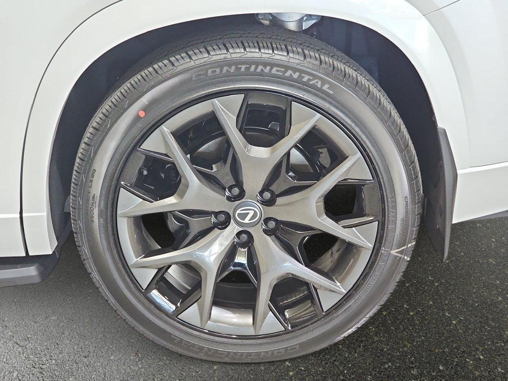 New 2026 Lexus TX 500h AWD image 32