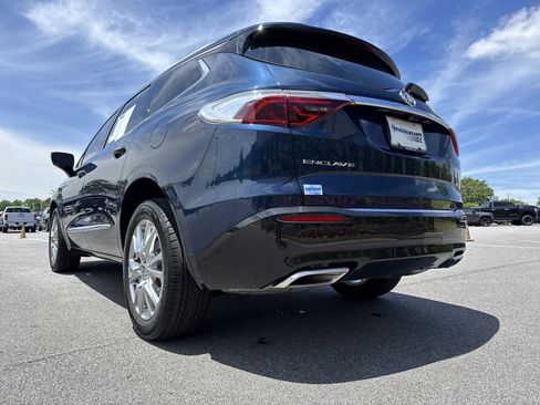 Used 2023 Buick Enclave Essence w/ Experience Buick Package FWD image 8