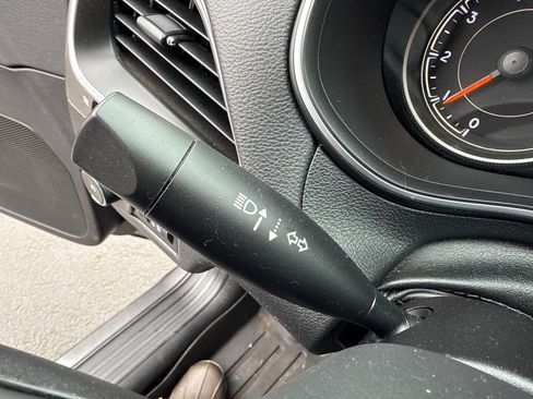 Used 2019 Jeep Cherokee Latitude Plus AWD/4WD image 34