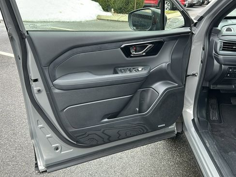 Certified 2025 Subaru Forester Limited image 8