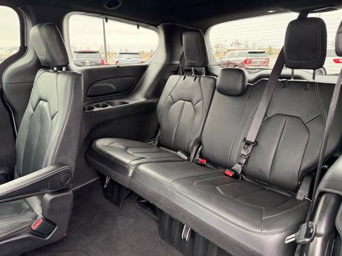 Used 2021 Chrysler Pacifica Touring-L w/ Uconnect Theater Family Group image 24