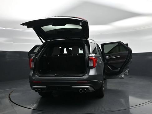Certified 2025 Ford Explorer Platinum w/ Ultimate Package AWD/4WD image 36