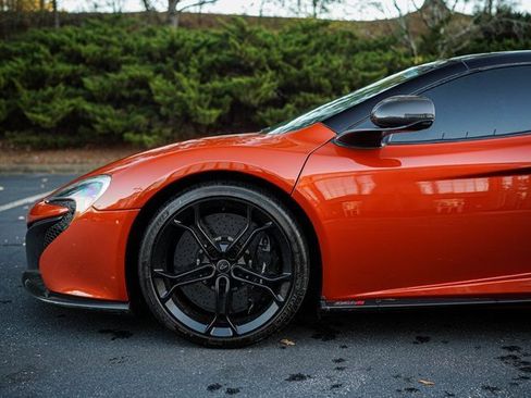 Used 2016 McLaren 650S Spider image 12