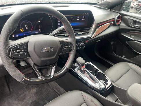 Used 2024 Chevrolet Trax RS FWD image 12