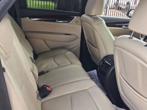 Used 2019 Cadillac XT5 Premium Luxury FWD image 3