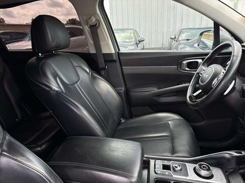 Used 2022 Kia Sorento S FWD image 12