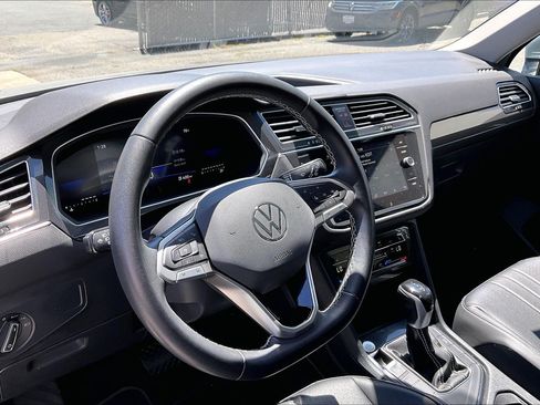 Certified 2023 Volkswagen Tiguan SE w/ Panoramic Sunroof Package FWD image 14