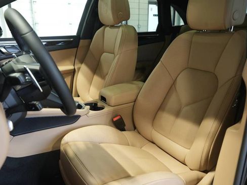 New 2026 Porsche Macan image 5