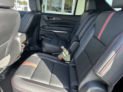 Used 2025 Chevrolet Traverse RS w/ LPO, Floor Liner Package image 12