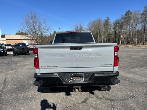 Used 2024 Chevrolet Silverado 2500 Custom w/ Custom Value Package AWD/4WD image 4