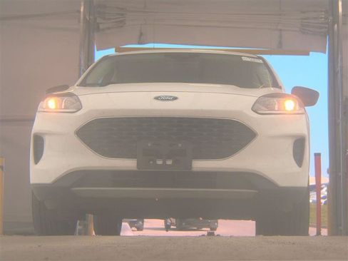 Used 2022 Ford Escape SE AWD/4WD image 3