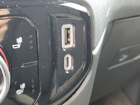 Used 2022 Chevrolet Silverado 1500 LT AWD/4WD image 17