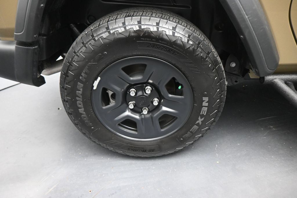 Used 2025 Jeep Wrangler Sport AWD/4WD image 19