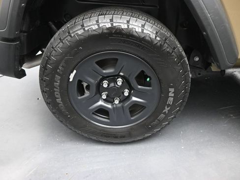 Used 2025 Jeep Wrangler Sport AWD/4WD image 19