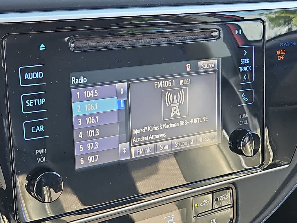 Used 2018 Toyota Corolla SE FWD image 18