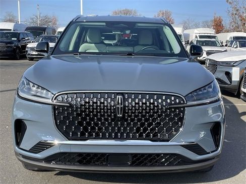 New 2026 Lincoln Aviator AWD image 2