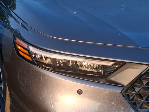 Used 2025 Honda Accord Touring image 7