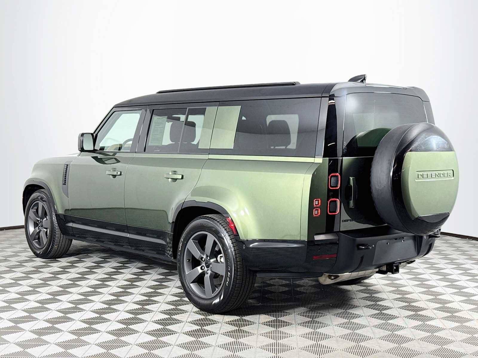 Used 2026 Land Rover Defender 130 X-Dynamic SE AWD/4WD image 7