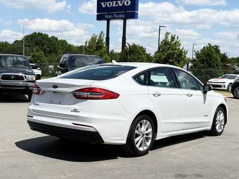 Used 2019 Ford Fusion SE FWD image 5
