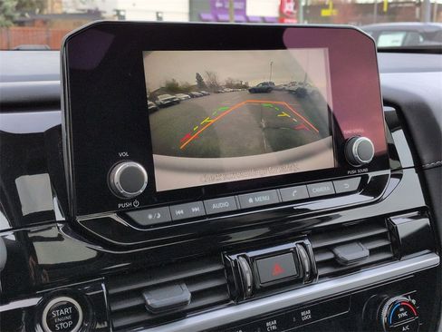 Used 2024 Nissan Pathfinder SV w/ SV Premium Package image 13