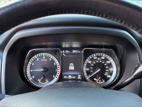 Used 2019 Nissan Titan SV w/ SV Convenience Package image 16