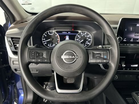 Used 2022 Nissan Rogue SV image 14