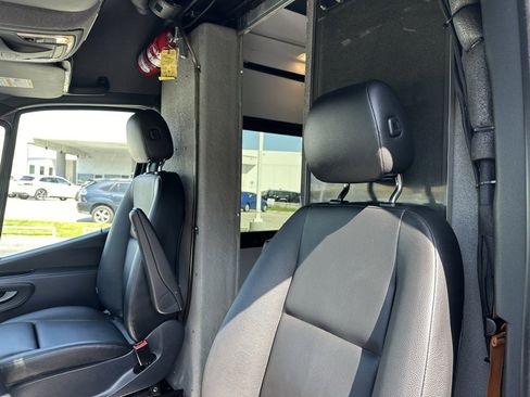 Used 2020 Mercedes-Benz Sprinter 4500 image 31