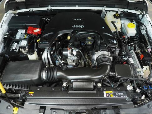 Used 2021 Jeep Wrangler Unlimited Sport AWD/4WD image 9