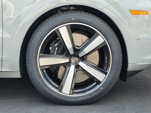 New 2025 Porsche Cayenne Turbo image 11