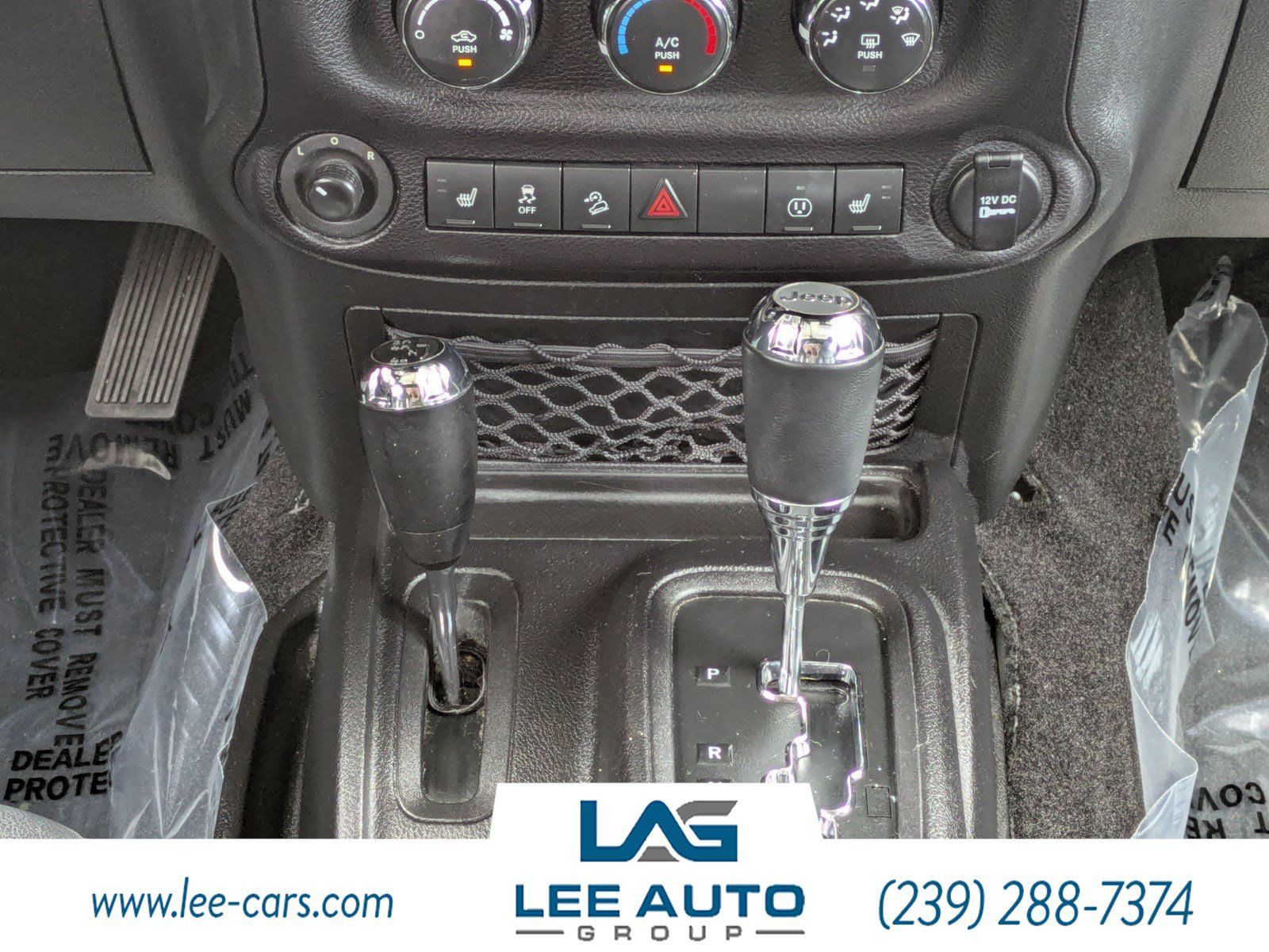 Used 2015 Jeep Wrangler Unlimited Sahara AWD/4WD image 16
