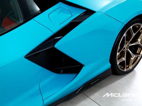 Used 2025 Lamborghini Revuelto AWD/4WD image 34