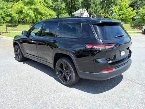 Used 2023 Jeep Grand Cherokee L Laredo AWD/4WD image 7