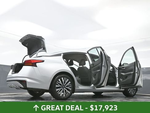 Used 2024 Nissan Altima 2.5 SV FWD image 70