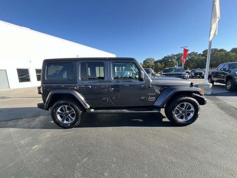 Used 2020 Jeep Wrangler Unlimited Sahara image 8